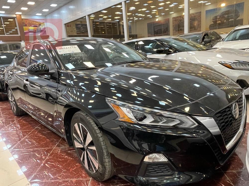 نيسان ألتيما